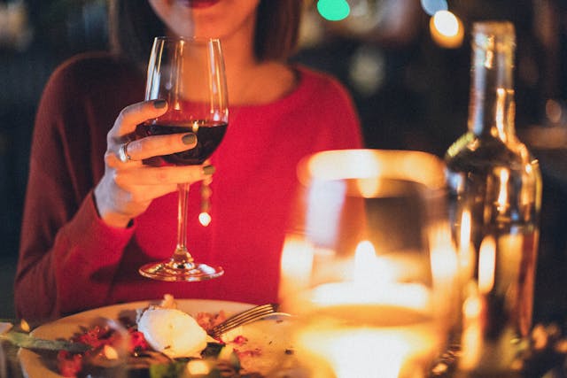 🍷 Cave Bar More