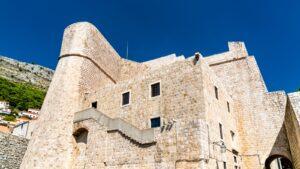 מבצר רוולין בעיר העתיקה של דוברובניק, שבו מוצג האוסף הארכיאולוגי של העיר